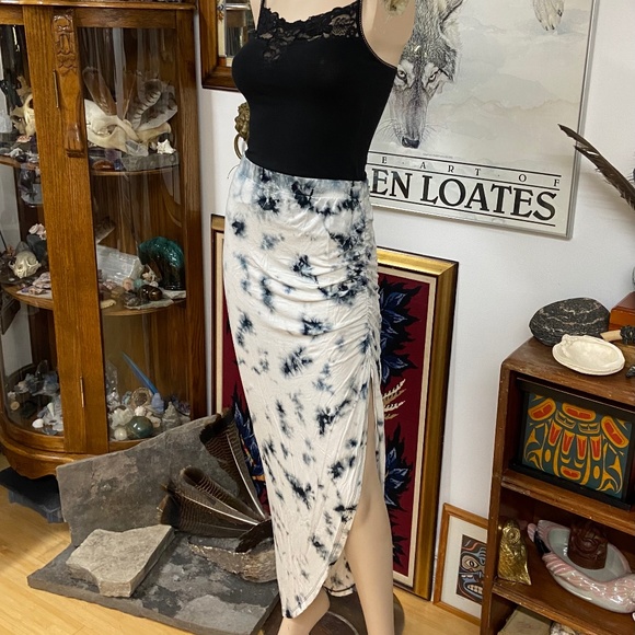 🐦‍⬛4/$20🐦‍⬛ Tie-Dye Rouched Side Split Skirt - Picture 3 of 9